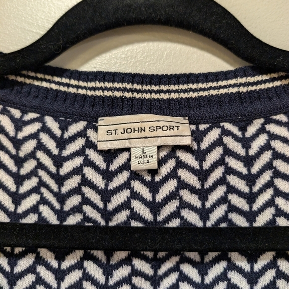 St. John Sport Navy and White Patterned Women's Cropped Sweater L - Picture 2 of 5